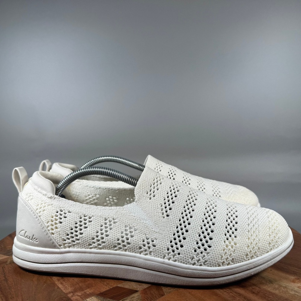 Clarks Cloudsteppers Womens 8 Wide Off White Knit Slip On Walking Shoes 26182241